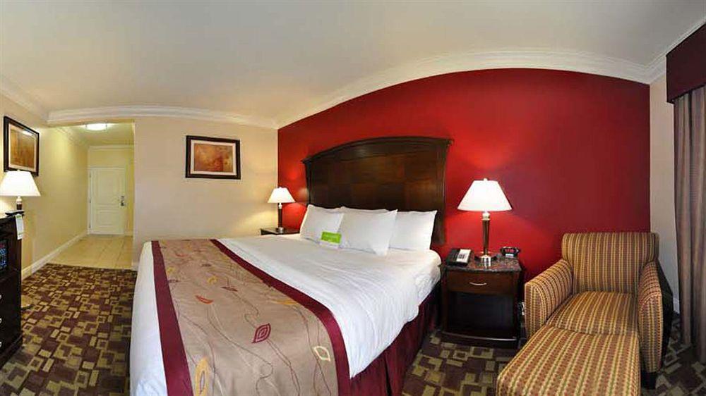 La Quinta By Wyndham Lembah Moreno Luaran gambar